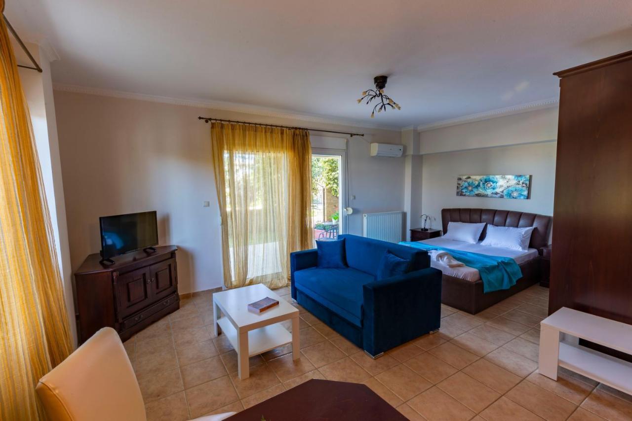 Ferienwohnung Elvis Nest Nea Moudania Exterior foto