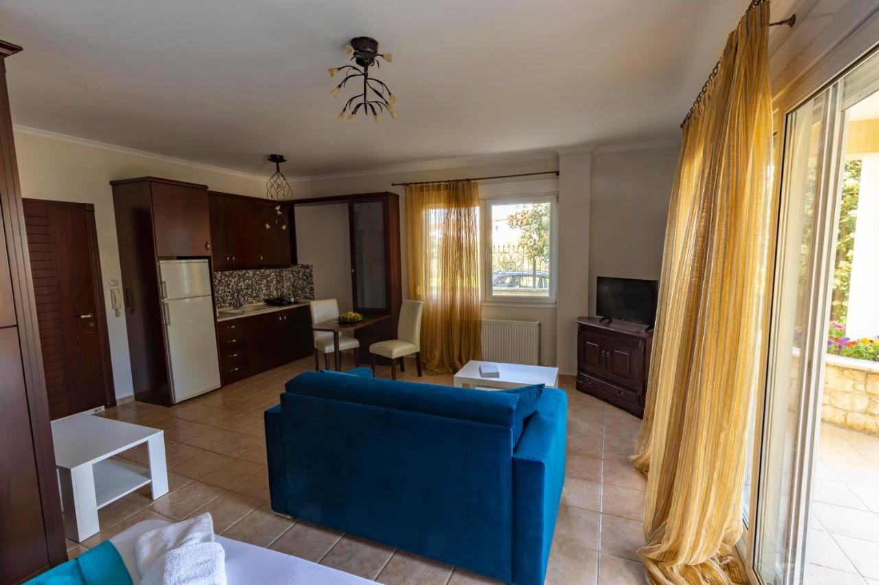 Ferienwohnung Elvis Nest Nea Moudania Exterior foto